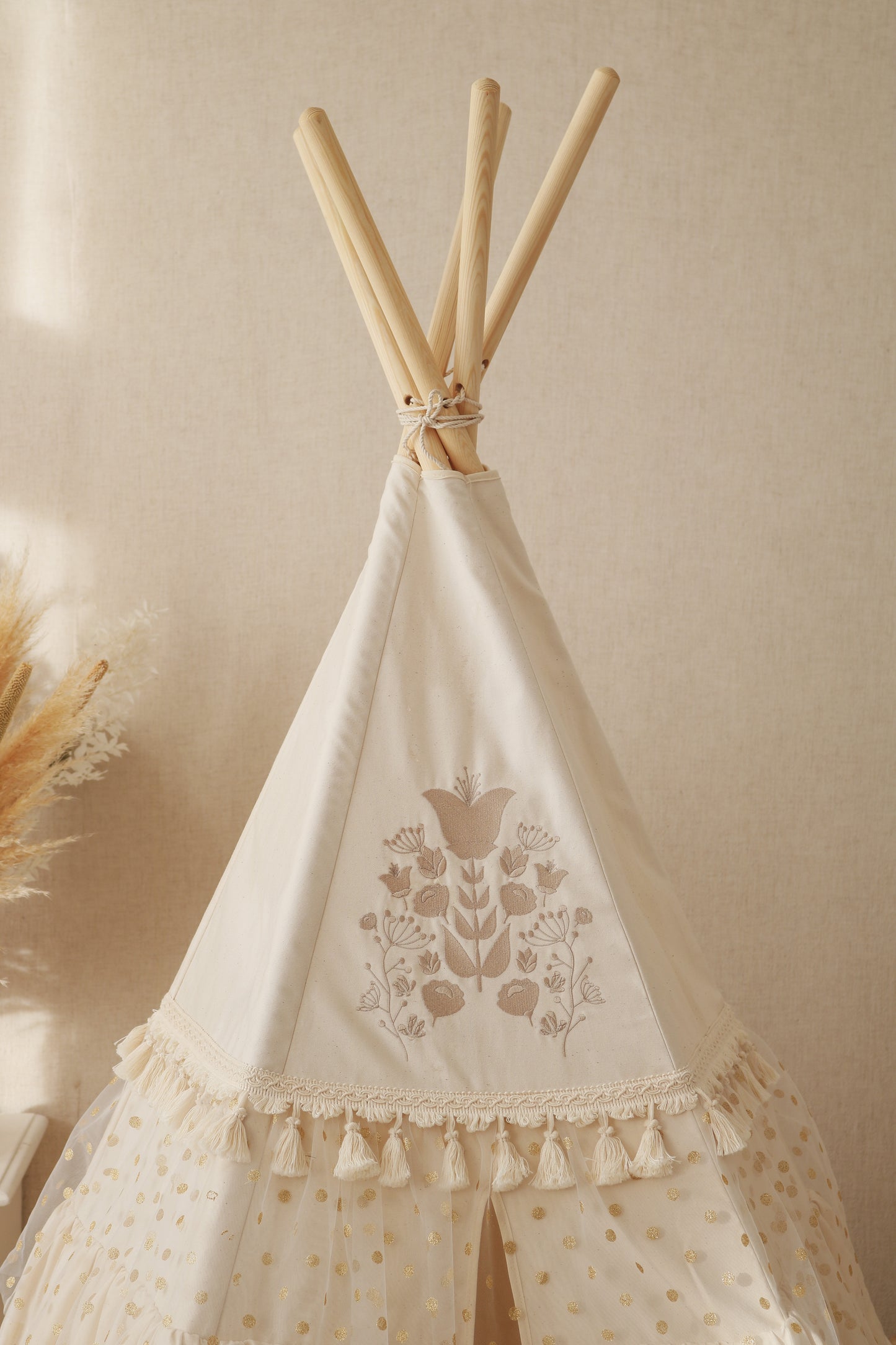 Tipi legetelt med frynser og broderi | Boho